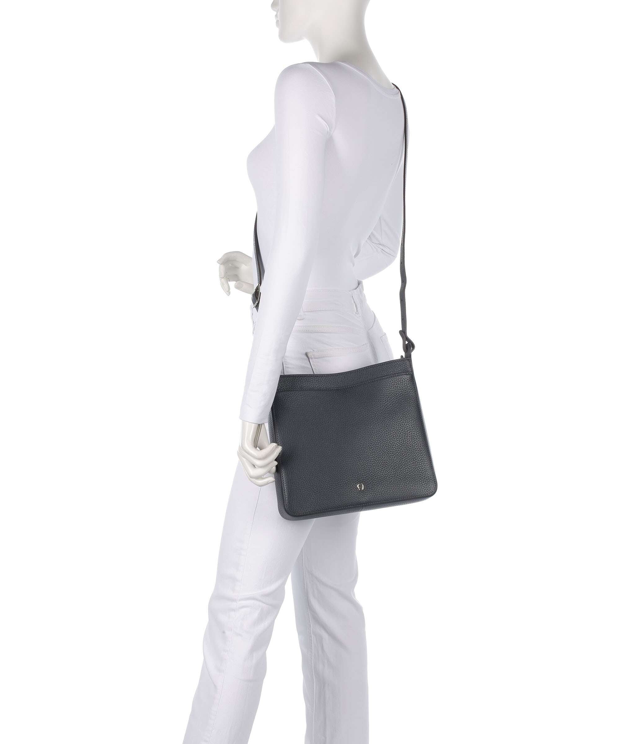 Aigner Pura M Schoudertas ink - Image 3