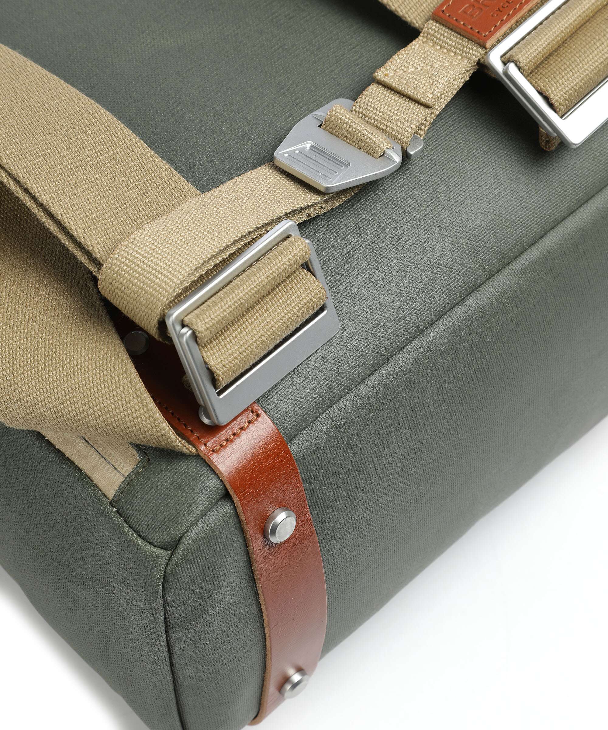 Brooks England Pickwick Cotton Canvas Large Rolltop rugzak sage green/honey details - Image 5