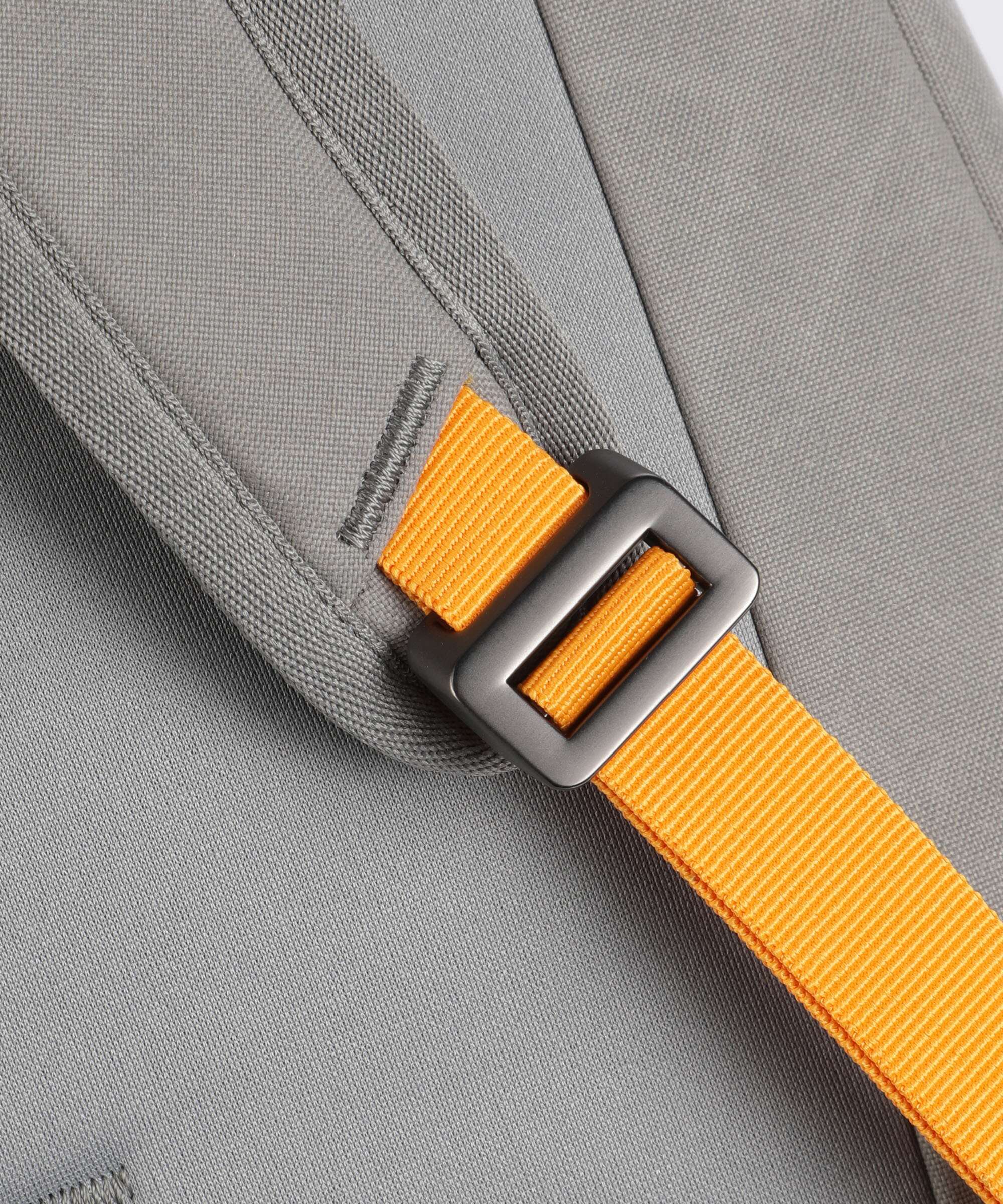Db Hugger 30 Rugzak sand grey - Image 5