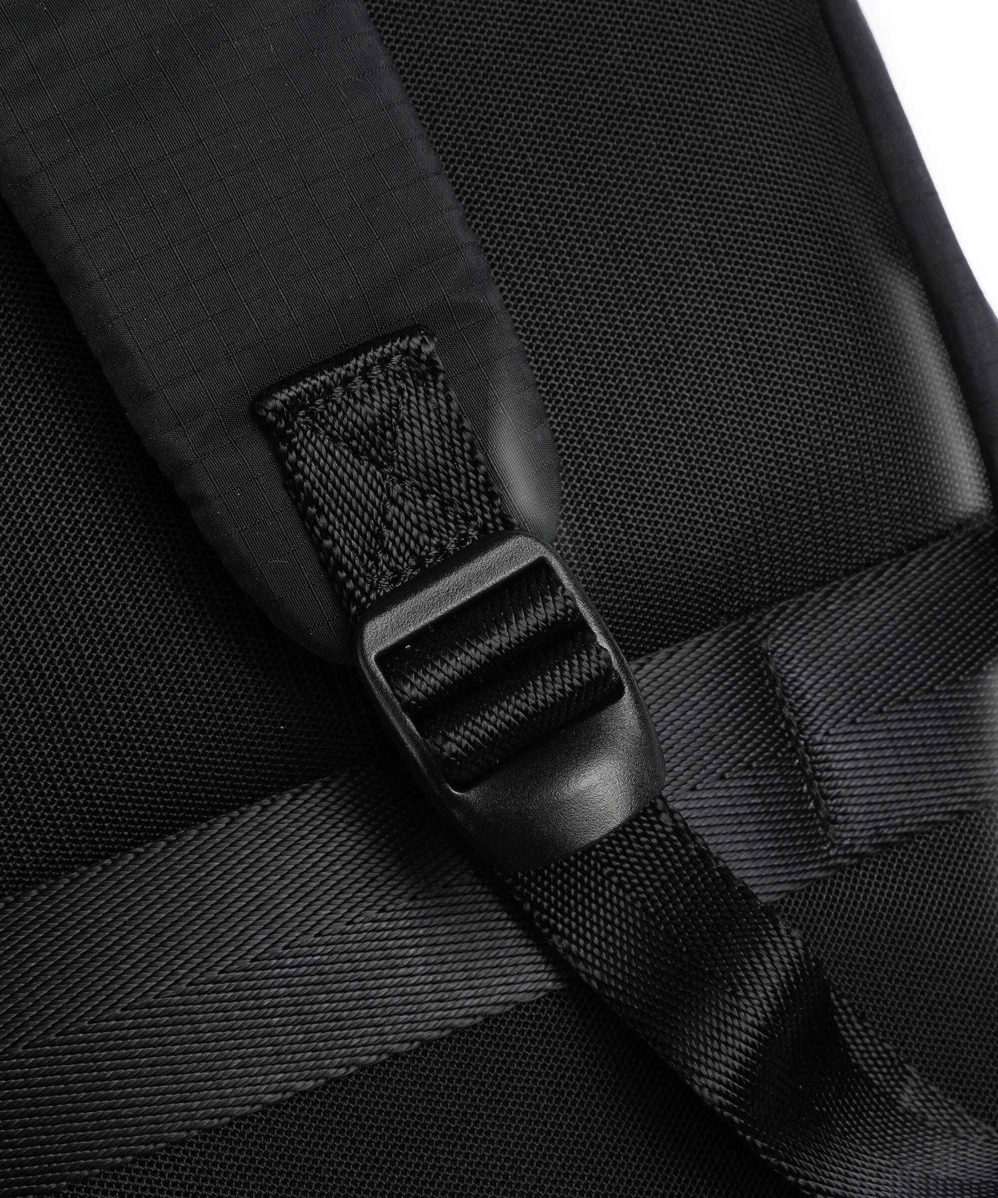 Mandarina Duck Y-Lite Rugzak black - Image 4